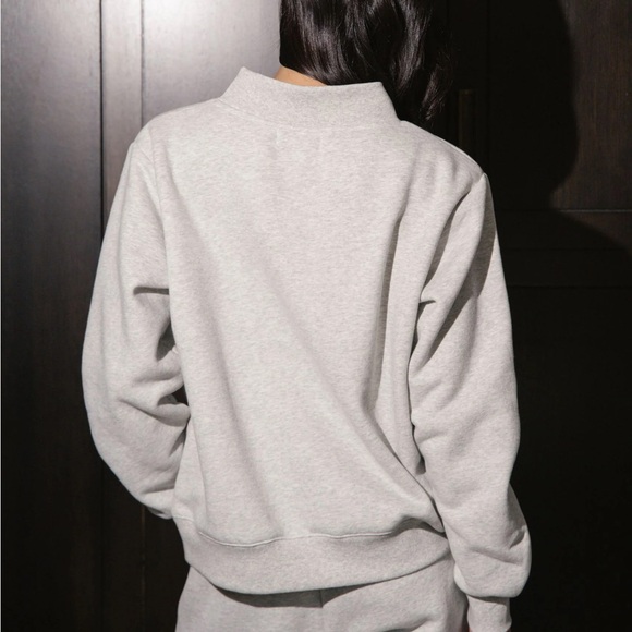 NWT Parke Fleece Light Gray Metallic Varsity MOCKNECK Sweatshirt with Logo - Picture 2 of 4